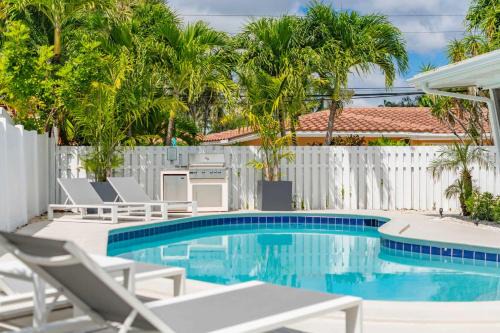 Dolphin Isles Apartment | Coconut Walk To The BeachComfy Beds Firepit Pool