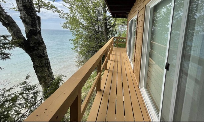 Kewaunee House | Coco’s Cabin on Lake Michigan (private beach!)