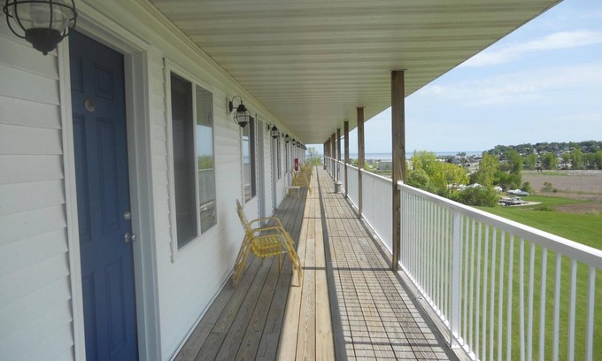 Kewaunee Hotel | Coho Motel and Suites