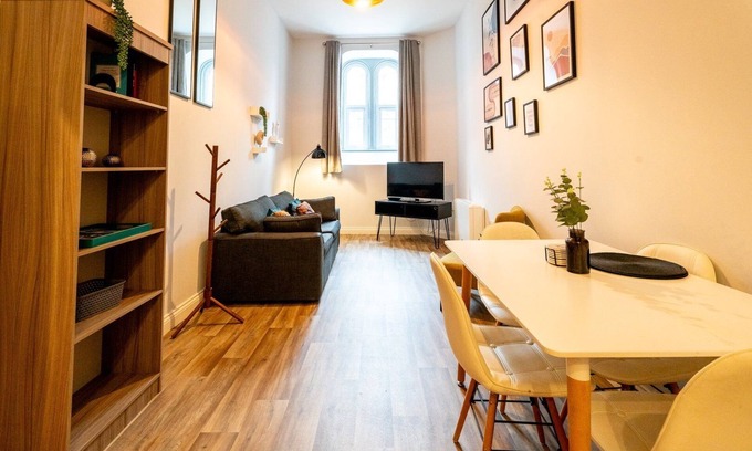 Castle Apartment | Cohost Partners Chapel Retreat | King Bed | Swansea