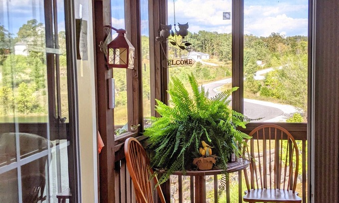 Branson Cottage | Colleen's Cottage in Cross Creek- Cozy Part-Time Corporate Monthly Rental🏡