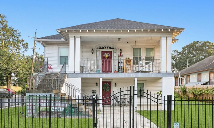 Leonidas House | Colonial Getaway in Mid-City NOLA Steps to Trolley & 3Miles to French Quarter