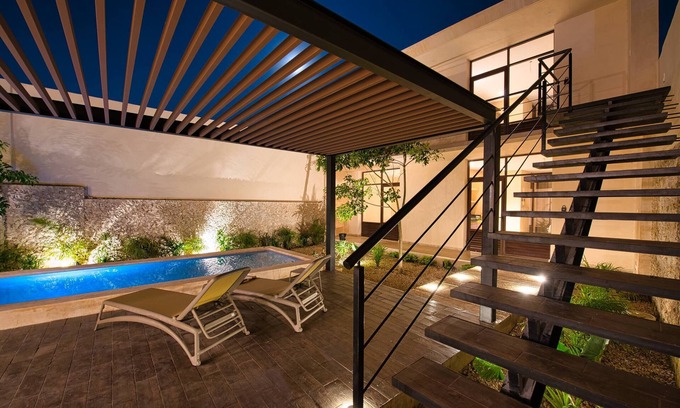 Centro House | Colonial Property with a Tropical Garden and Pool