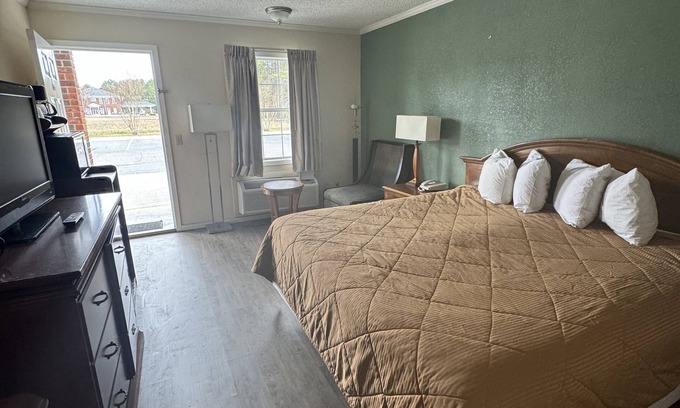 Camden Hotel | Colony Inn