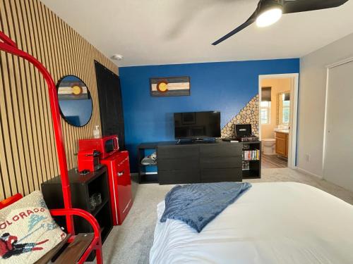 Colorado Springs House | Colorado Room w Private Entrance Deck and Hot Tub