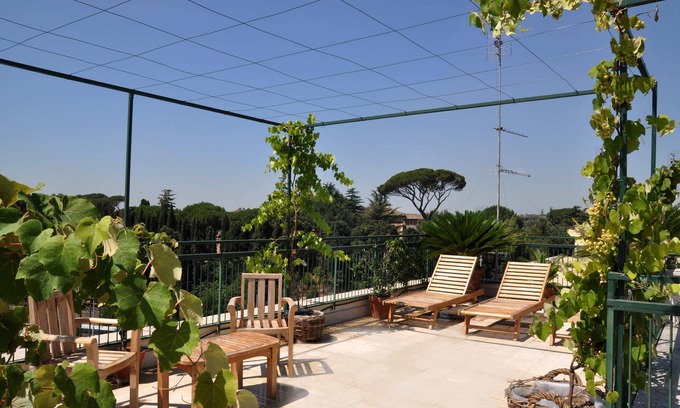 Celio Apartment | Colosseum Penthouse with Spectacular 360° View from the Rooftop Garden