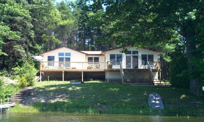 New Era House | Come and enjoy Bootsie's Place for a wonderful and relaxing get away!