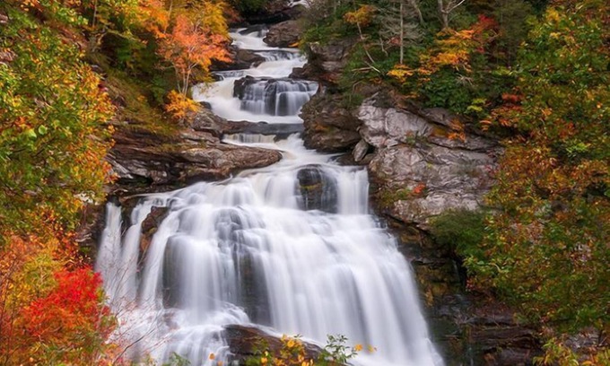 Dillard Cottage | Come enjoy the quiet relaxation. Listen to church bells ring every hour.