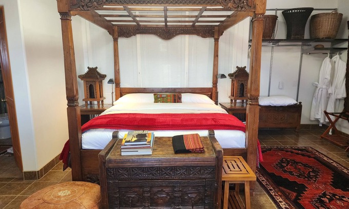 Canoncito House | Come experience a taste of Africa nestled in the foothills of Santa Fe.