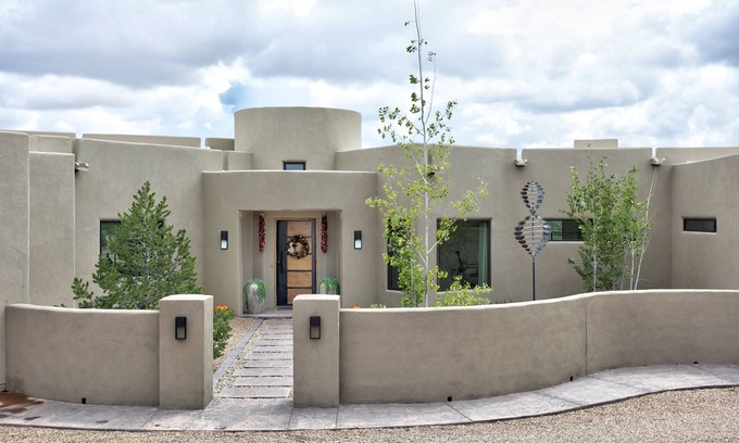 Santa Fe House | Come experience the relaxing, beautiful, environment at Casa Colibri'
