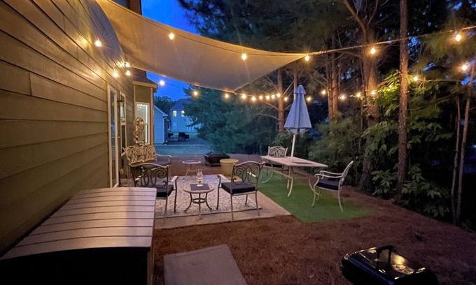 Cliftondale House | Come relax and enjoy this peaceful home away from home. Our guests are priority.