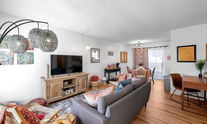 Wichita Apartment | Come stay with us at this modern 2, bed 1 bath apartment located in West Wichita