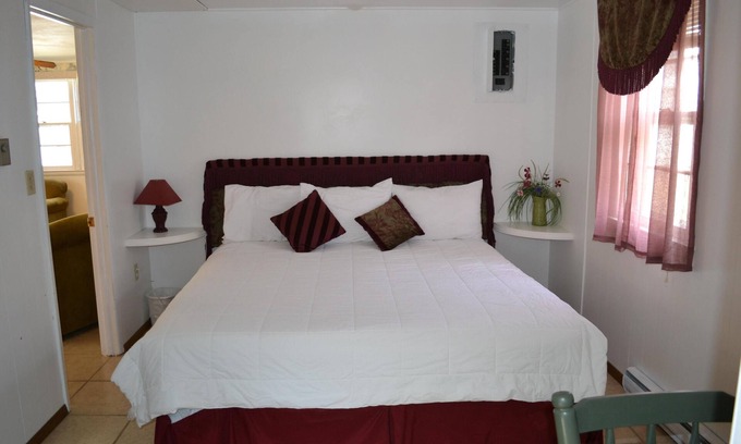 Indian Point Cottage | Come visit our 2bd cabin on Table Rock Lake close to Silver Dollar City!