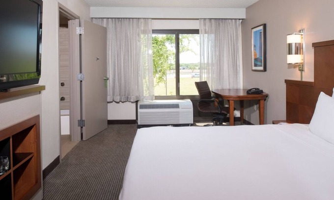 Grand Prairie House | Comfort and Convenience! 4 Relaxing Units, Oudoor Pool, Near River Legacy East