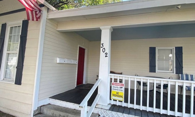 West Central Apartment | Comfort and Convenience! Close to Downtown Spfd.