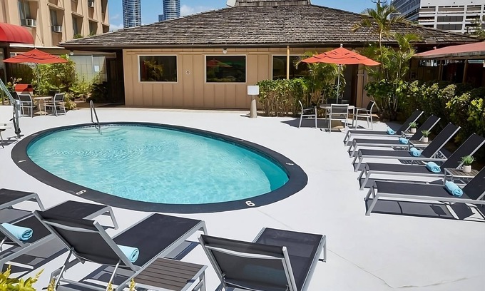 Ala Moana House | Comfort and Convenience! 3 Comfortable Units, Pool, Pets Allowed