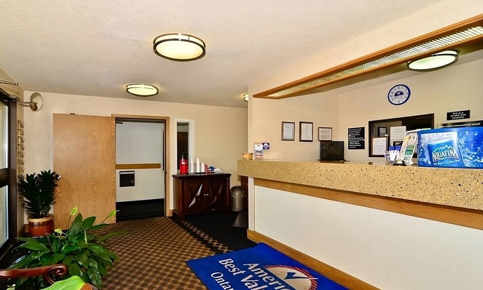 Ontario Hotel | Comfort and Convenience! Pet-friendly, Free Parking and Breakfast, Indoor Pool