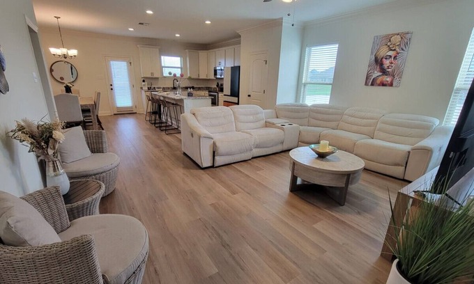 Lake Charles House | Comfort and Style Stay at Sunset Hideaway - WCN226