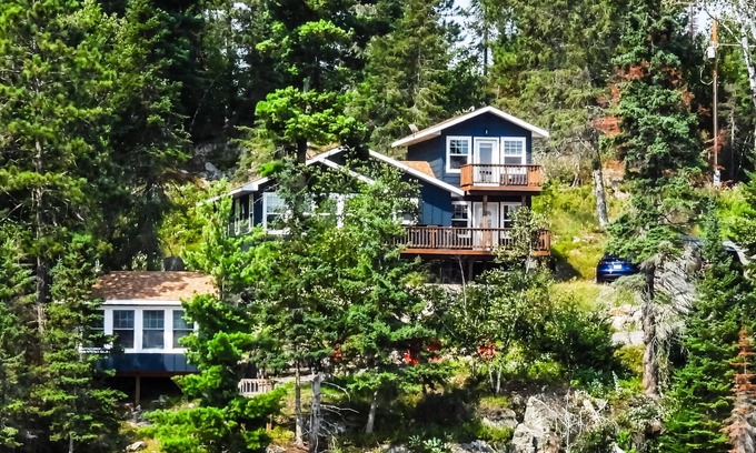 International Falls House | Comfort and Convenience. Family and pet friendly. Close to the action!