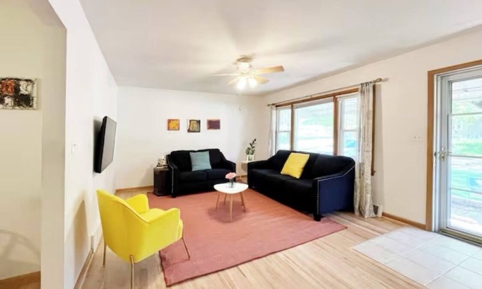 Gladstone House | Comfort & Convenience ~ 3 bed 1 bath Home