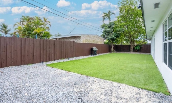 Westchester House | Comfort house with 4 bedrooms and 4 full bathrooms, spacious backyard with BBQ