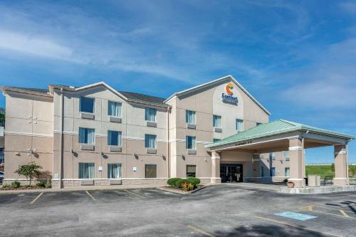 Dayton Hotel | Comfort Inn & Suites Dayton Northwest - Englewood