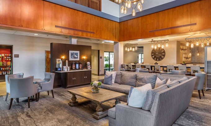 Revere Hotel | Comfort Inn & Suites Logan International Airport