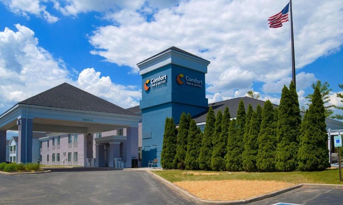 Village of Germantown Hotel | Comfort Inn & Suites NW Milwaukee
