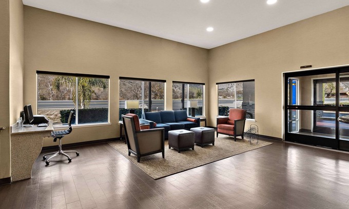 Three Rivers Hotel | Comfort Inn & Suites Sequoia/Kings Canyon