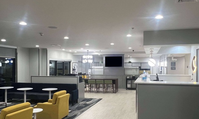 Mobile Hotel | Comfort Suites Mobile-South Alabama University Area