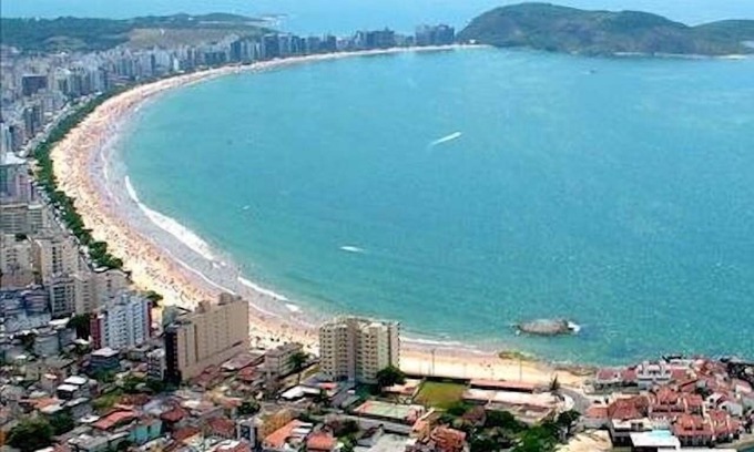 Guarapari Apartment | Comfortable 2-bedroom apartment one block from Morro Beach