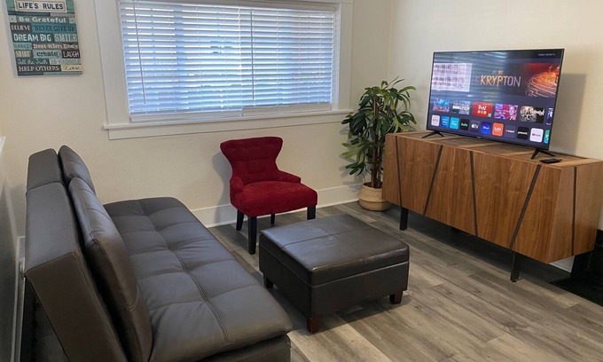 San Jose House | Comfortable 2 Bedroom 1 Bath House in San Jose - Close to Rose Garden