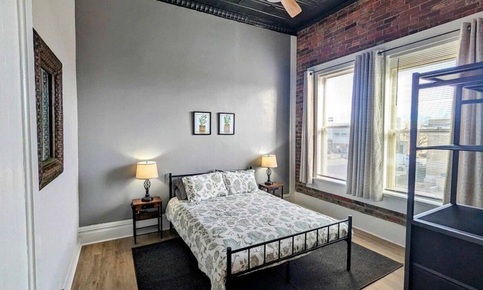 Robinson Apartment | Comfortable 2BR on the Square