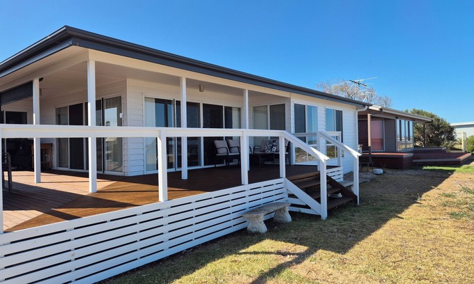 Melville House | Comfortable 3 bedroom home, absolute beachfront!