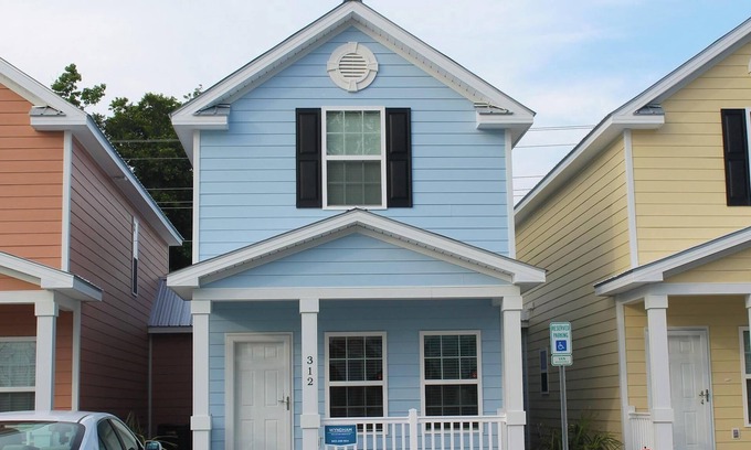 Myrtle Beach House | Comfortable and Clean Townhouse, One Block From beach