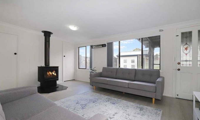 Oberon House | Comfortable and Cosy 3 Bedroom Home