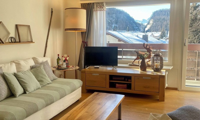 Celerina-Schlarigna Apartment | Comfortable apartment tastefully decorated with views of the valley - Engadine/Celerina