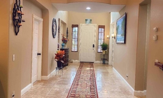 Eastvale House | Comfortable Avon on the first floor with private bathroom and office area + TV