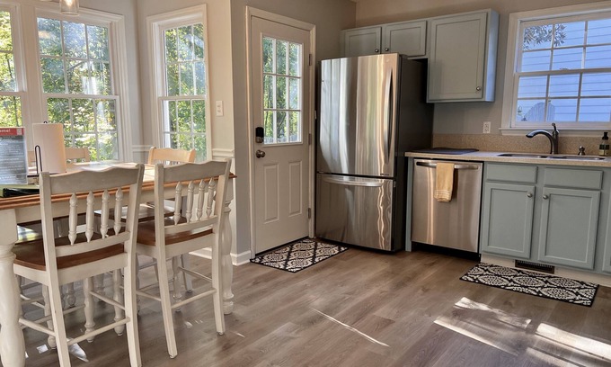 Apex House | Comfortable, Clean, and Convenient to Everything!