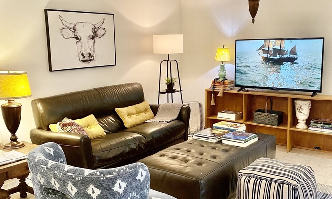 Glen Iris House | Comfortable English Cottage Near UAB - with Fire Pit