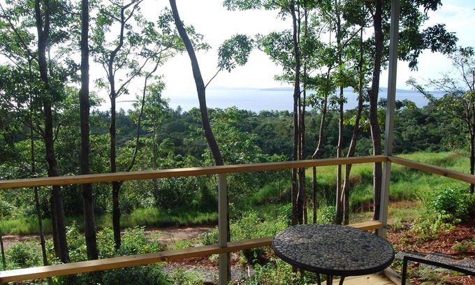 Torio Apartment | Comfortable, modern jungle retreat with a miraculous view