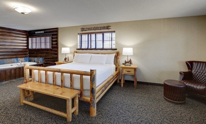 Moline Hotel | Comfortable Moline Accommodation! Family Fun by The River | 2 Units