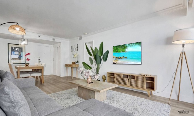 La Gorce Apartment | Comfortable Ocean View Condo/Beach Service/1214