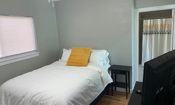 El Paso Apartment | Comfortable Suite with private entrance & private bathroom