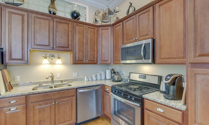 Two Rivers Condo | Comfortable Two Rivers Abode Near Sand Beach!