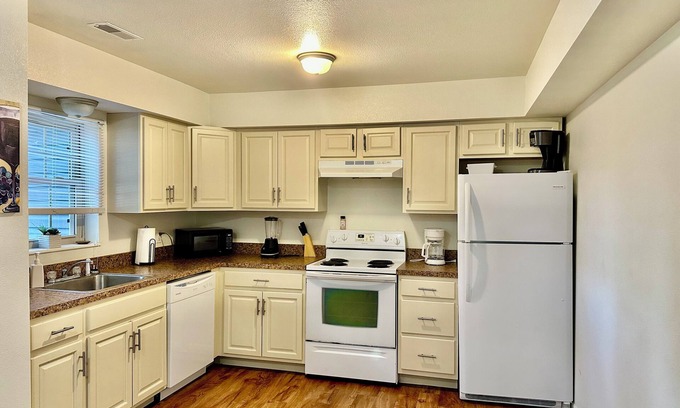 St. Robert House | Comfy 2BR: 5 Min to Fort Leonard Wood