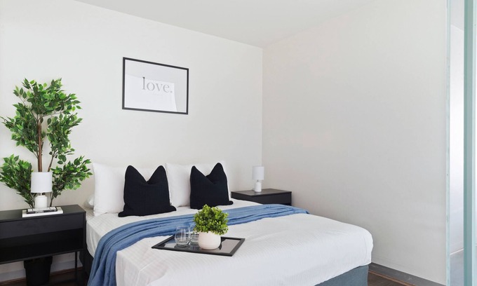 Carlton South Apartment | Comfy 2BR Apt Only a-4-min Walk to Victoria Market