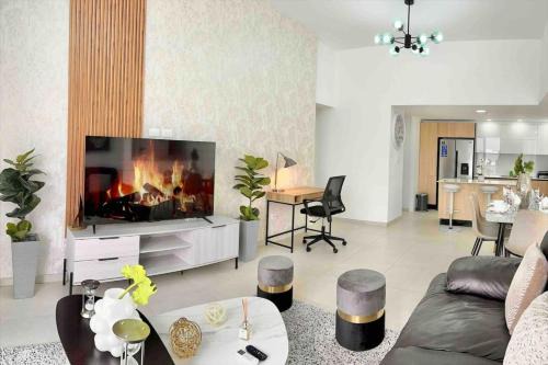 Viejo Arroyo Hondo Apartment | Comfy 2BR City Center Condo