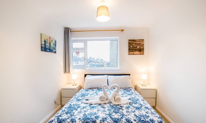 Bishop's Stortford Apartment | Comfy 2BR Flat with Wi-Fi in Bishop's Stortford