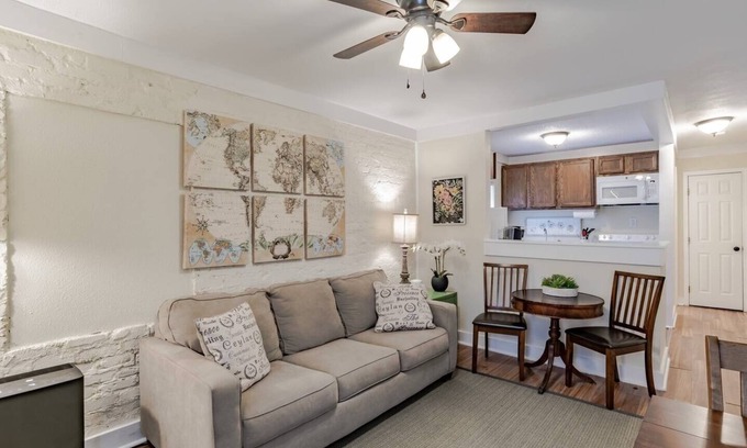 Mobile Apartment | Comfy and Clean 1 Bedroom Flat in Trendy Midtown